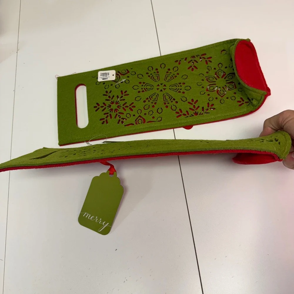 Crate & Barrel Christmas Felt Wine Gift Bags Set of 2 Red Green Snowflake Cutout